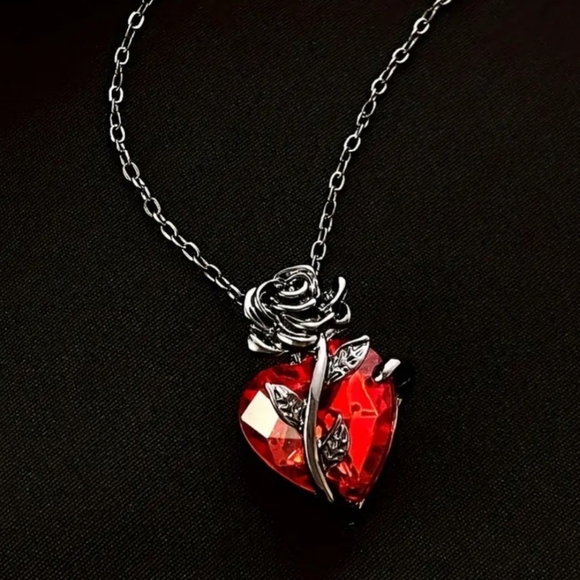 NEW UNISEX RED HEART NLACK ROSE AND CHAIN NECKLACE! ☆☆3 FOR $30☆☆ - Picture 1 of 5